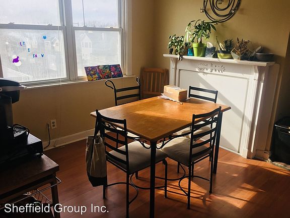 3rd image of 2052 W Cuyler Ave #3