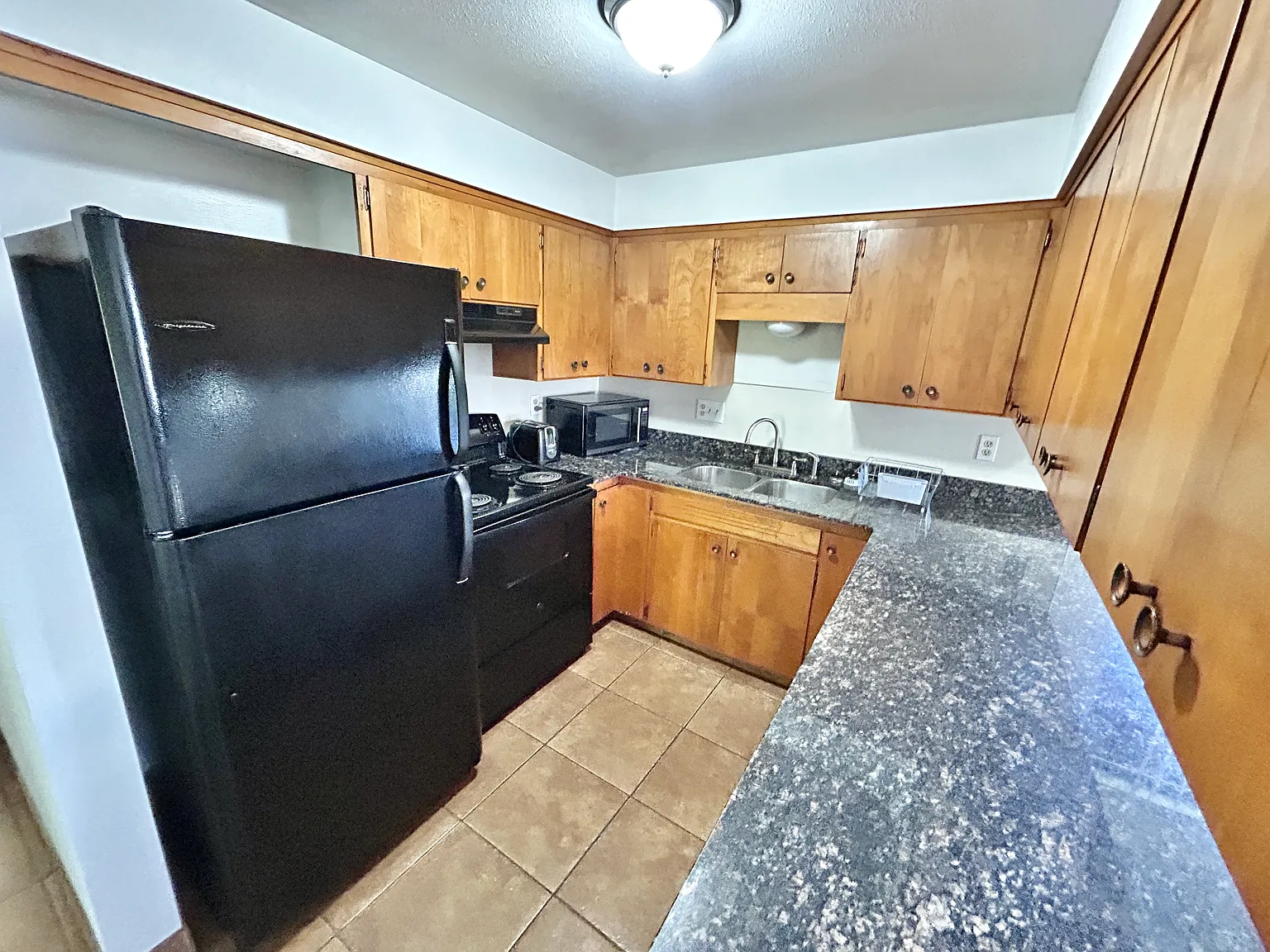 Pinnacle Apartments — Photo 4