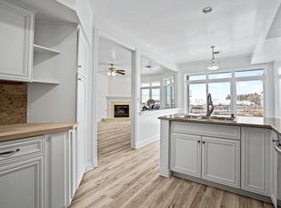 32 Harborview Dr, Racine, WI 53403