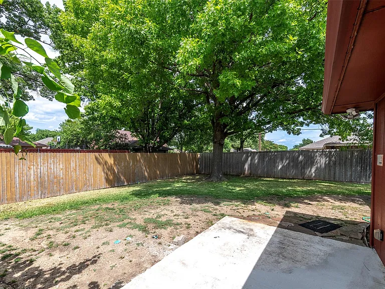 2705 Lawndale Dr — Photo 16