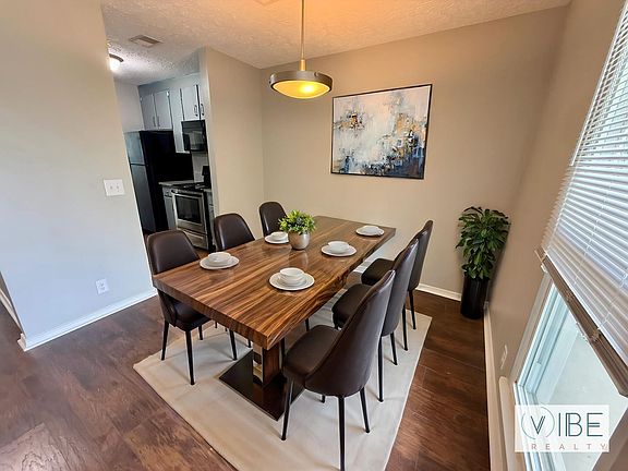 3rd image of 1010 Rachels Square Dr