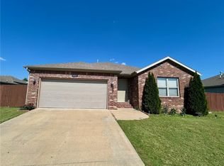 3038 Cherry Knoll Cir, Springdale, AR 72762