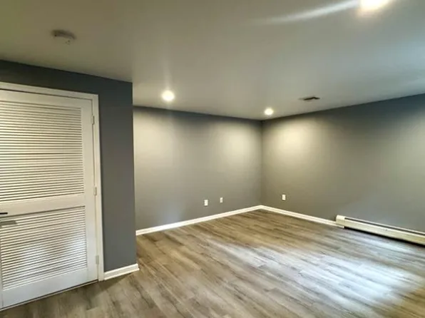 233 Warren Avenue image 3 of 10