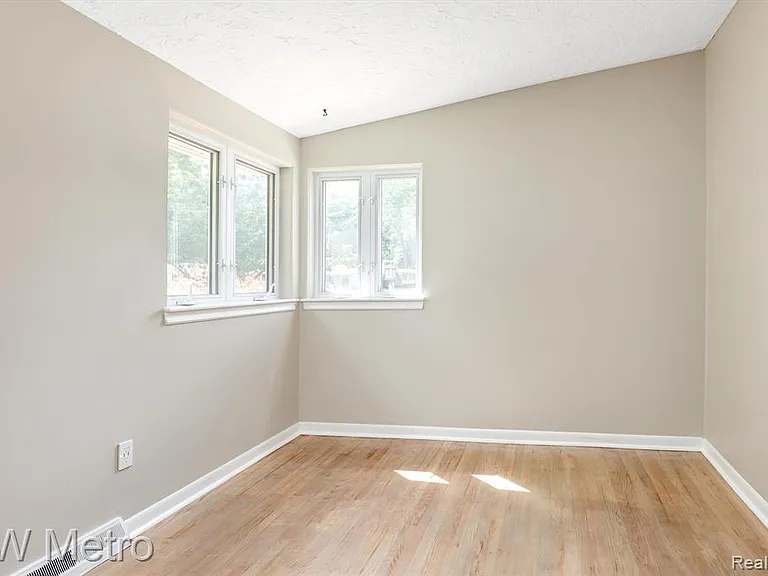 320 W La Salle Ave — Photo 12