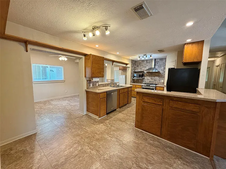 13323 Wells River Dr — Photo 4