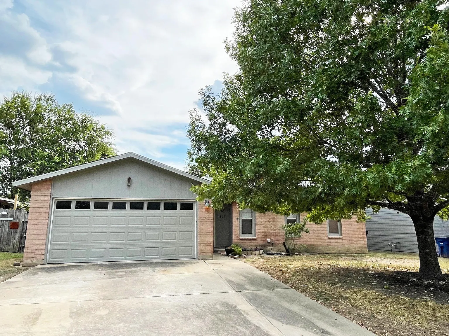 3 bed, 2.0 bath, 1381 sqft, $2,250 — Photo 2