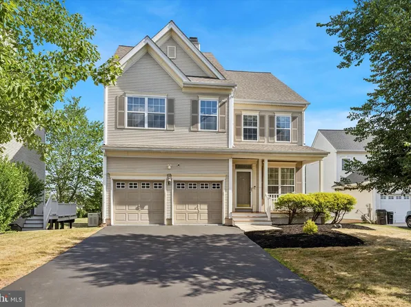 307 Mustang Ln, Schwenksville, PA 19473