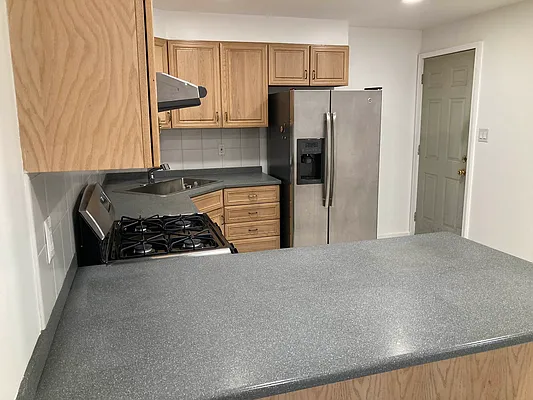 Rented by 18 REALTY | media 2