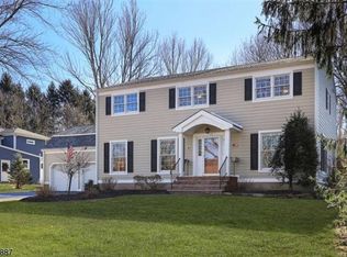 25 Phoenix Dr, Mendham, NJ 07945