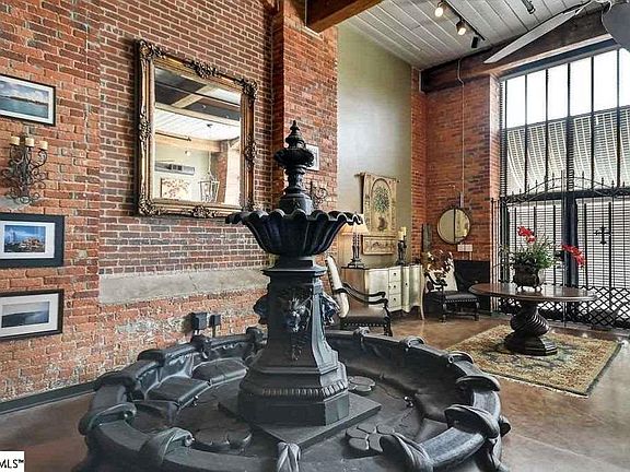 4th image of 300 South St #124
