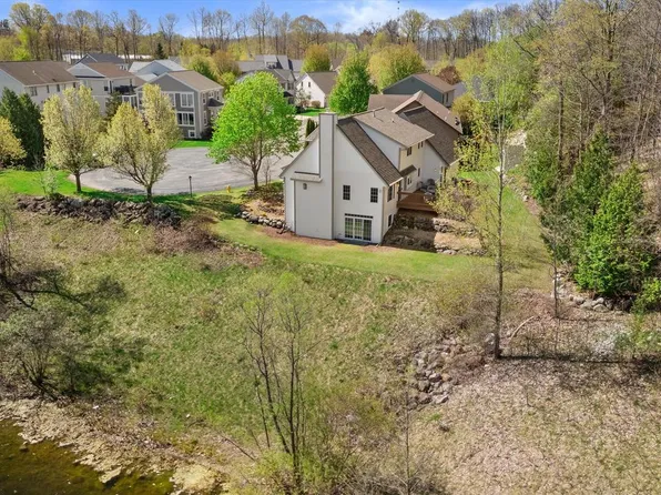 501 Drumlin COVE, Slinger, WI 53086