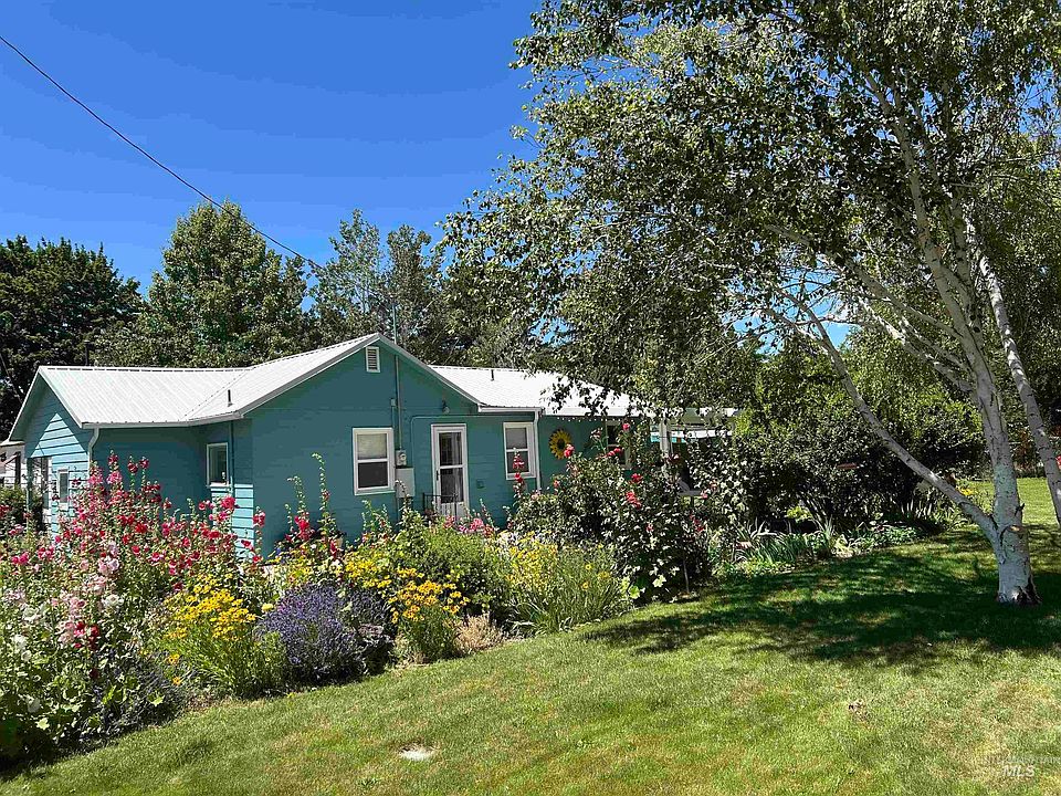 1st image of 604 8th Ave E