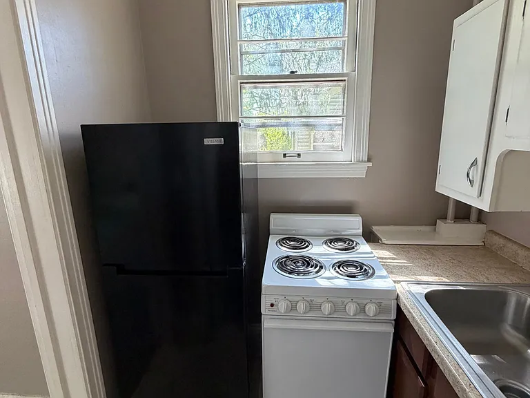 512 W Ionia St #B — Photo 9