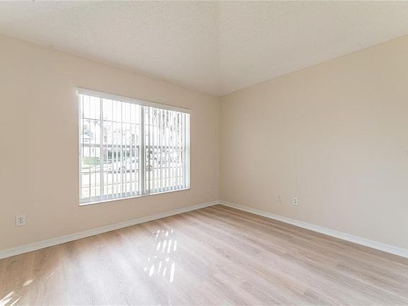 4th image of 8104 Santee Dr