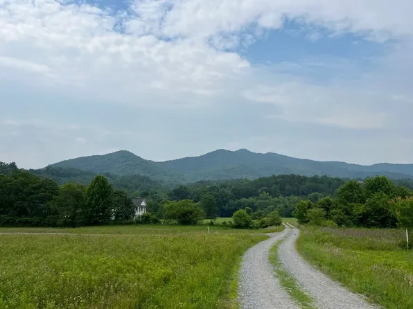 7&7A Pauls Meadow Dr Penthouse Ii, Hayesville, NC 28904