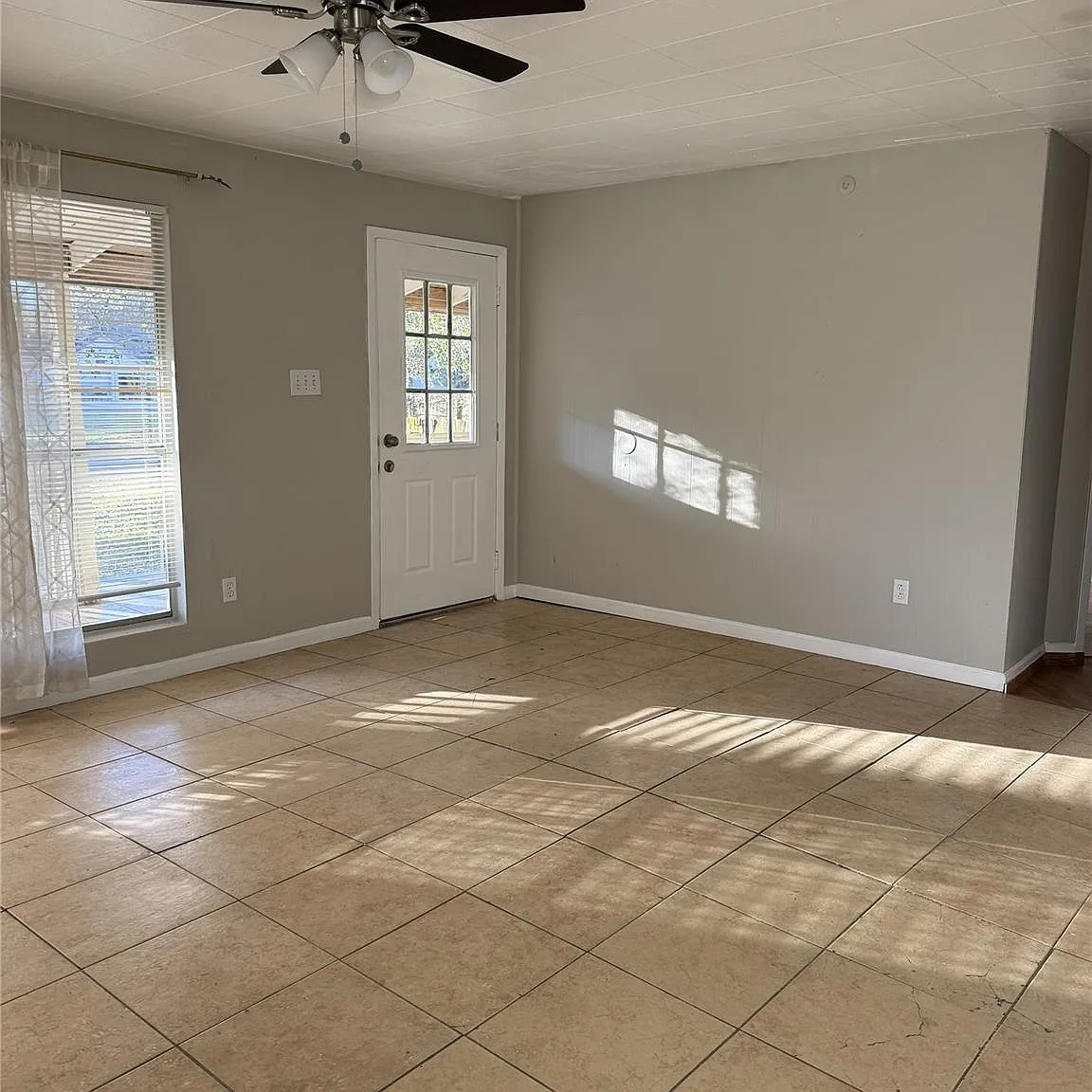 3 bed, 2.0 bath, 1216 sqft, $1,200 — Photo 2