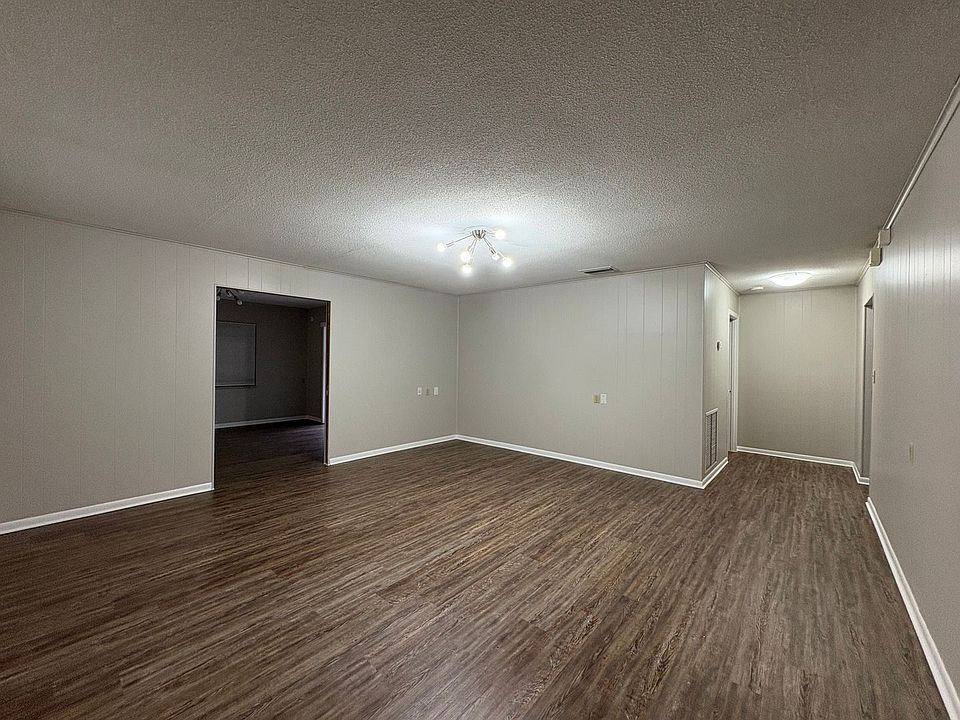 1st image of 420 Club Ct