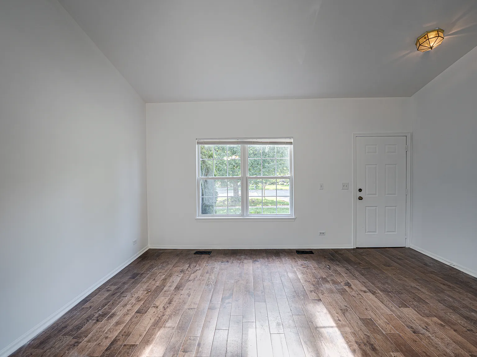 2 bed, 1.5 bath, 934 sqft, $1,999 — Photo 4