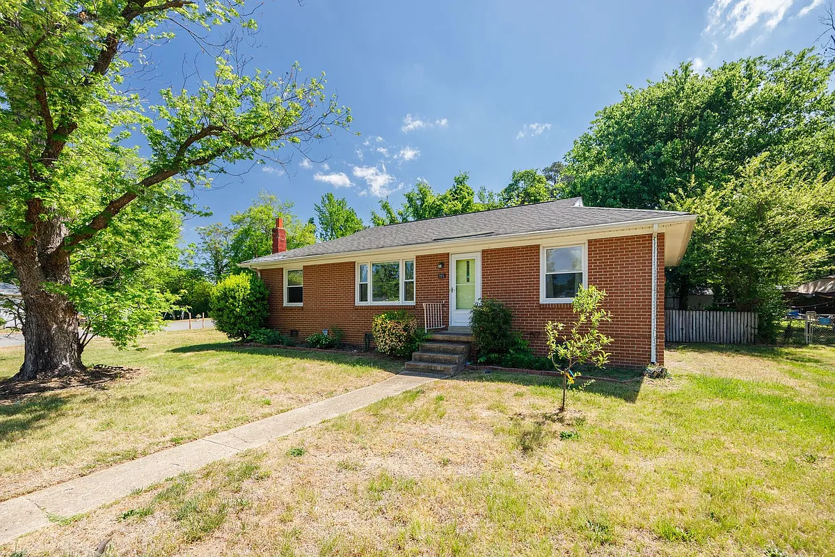 Building Photo - 723 Faye St