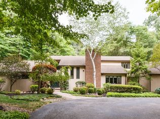 2 Windy Hill Dr, Willoughby, OH 44094