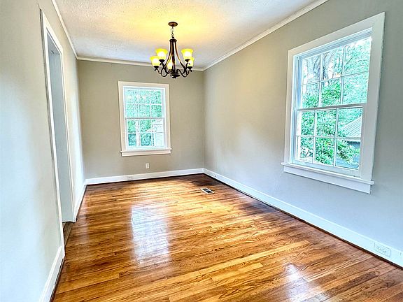 4th image of 206 Bay St