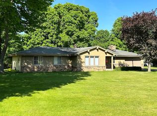 W271N2093 Fieldhack Dr, Pewaukee, WI 53072