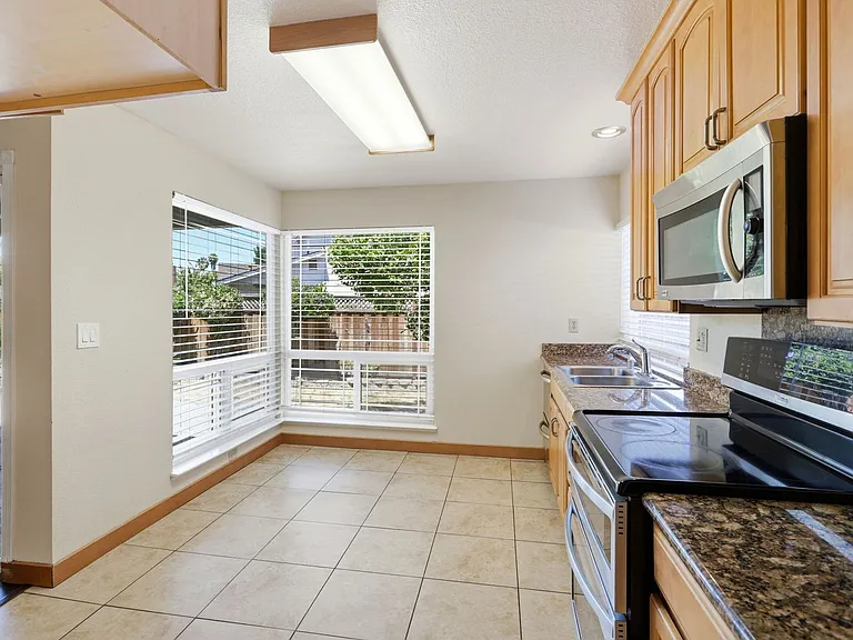 663 Albion Dr — Photo 19