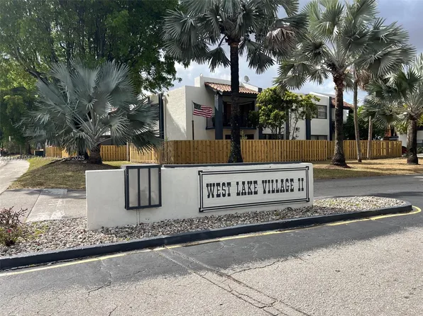 460 W Park Dr APT 103, Miami, FL 33172