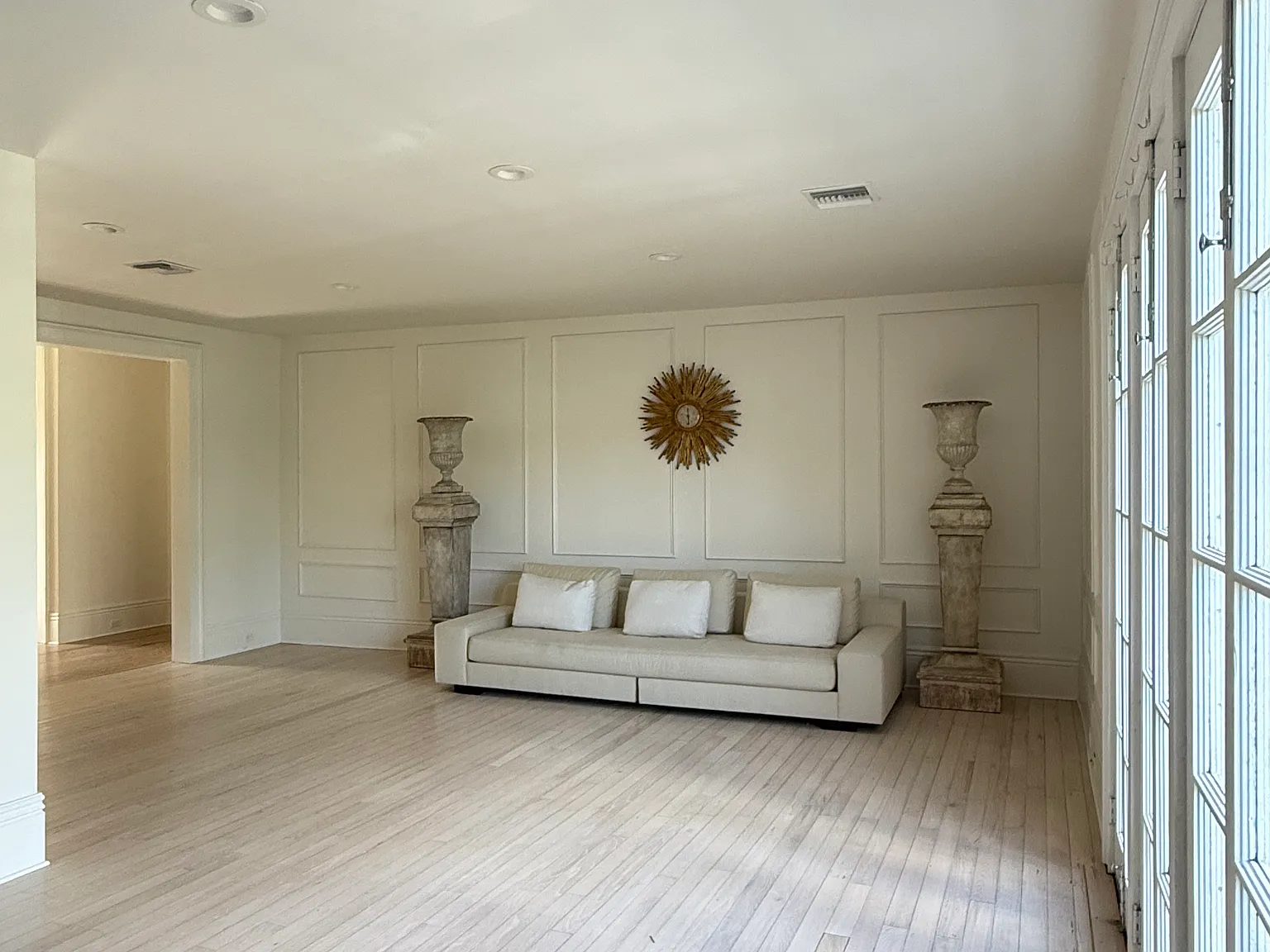 2 bed, 1.5 bath, 1388 sqft, $4,500 — Photo 3