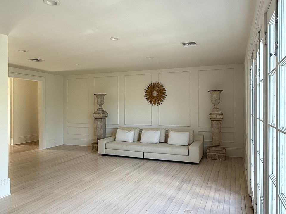 Sitting Area and Spacious Living Room