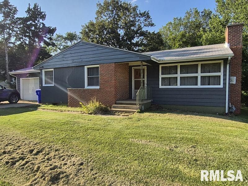 1st image of 216 Hillcrest Dr
