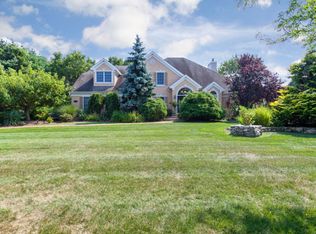 9 Oldwood Rd, Saint James, NY 11780