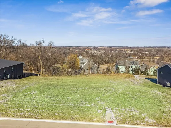 818 Evans View Dr, Adel, IA 50003