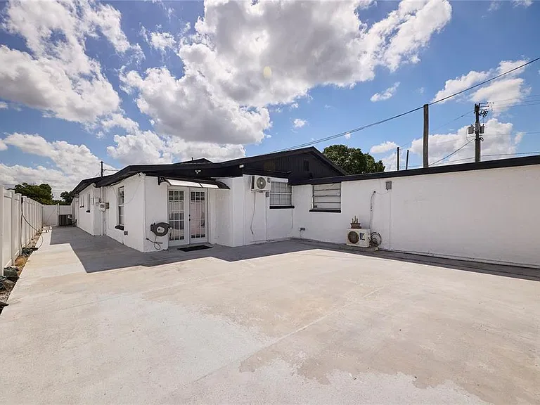 6804 N Hubert Ave — Photo 36