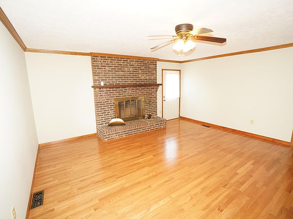 3rd image of 483 Shaver Dr
