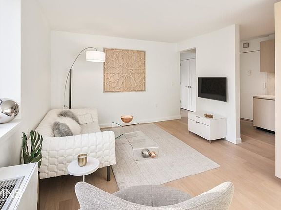 4th image of 250 W 19th St APT 4F