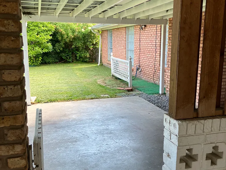 901 Dulles Dr — Photo 6