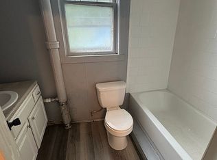 330 5th Ave, Moline, IL 61265