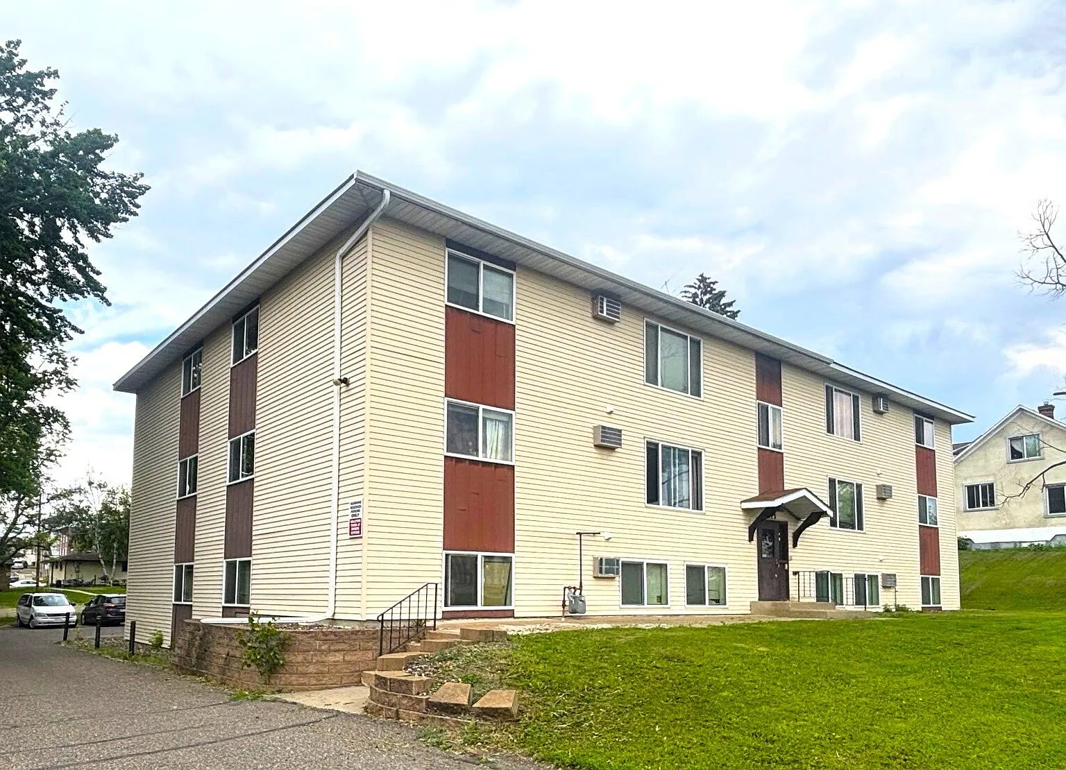 2 bed, $995 — Photo 1