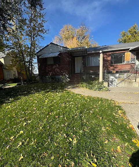 953 E Logan Ave #B — Photo 4