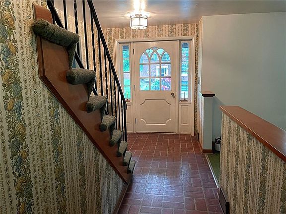 3rd image of 157 Thornberry Dr