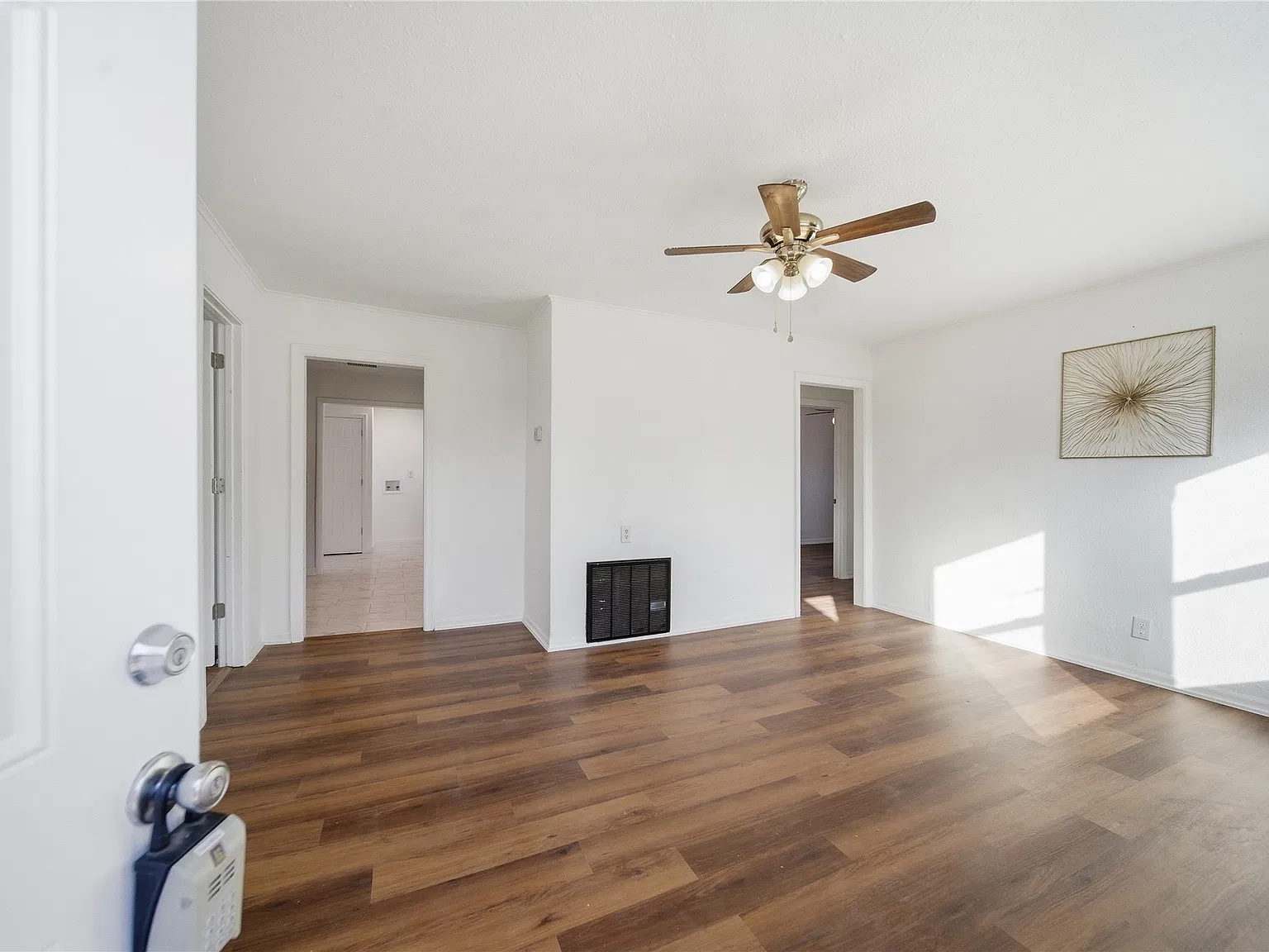 4 bed, 2.0 bath, 1360 sqft, $1,650 — Photo 2