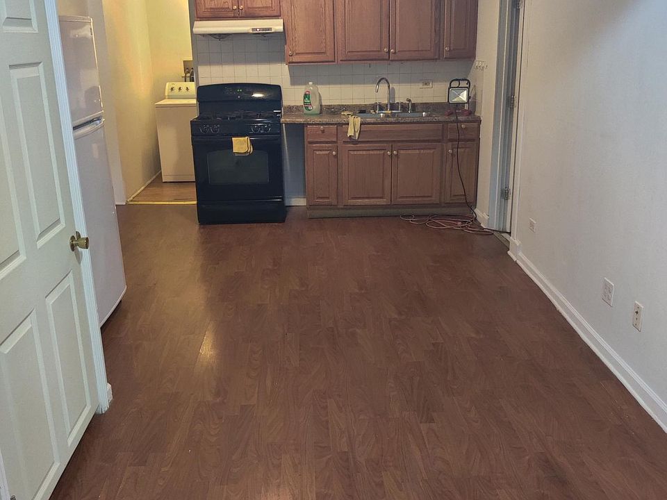 1st image of 3149 S Emerald Ave #1