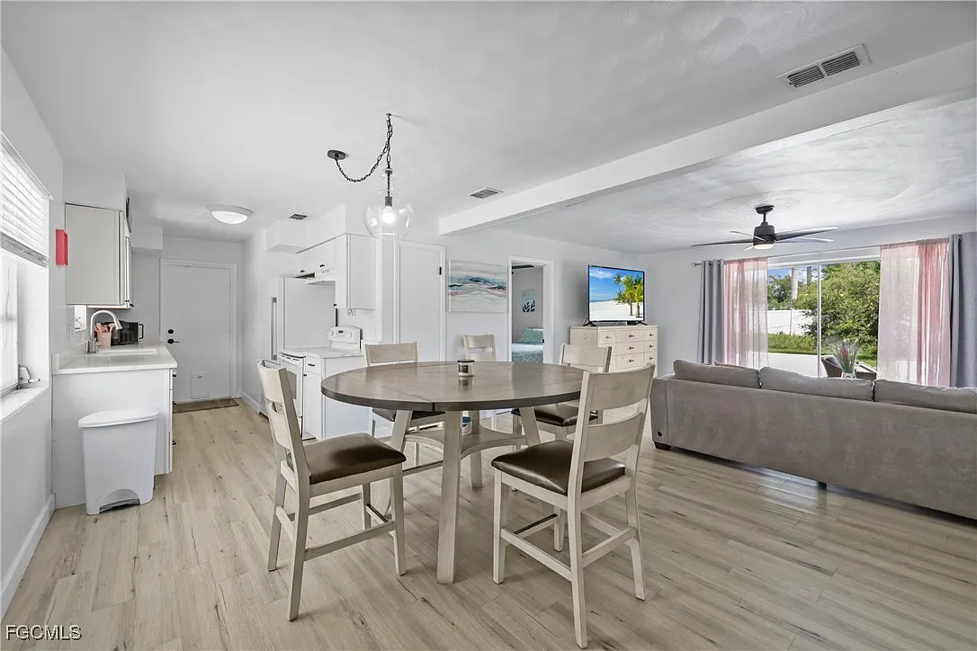3 bed, 2.0 bath, 1144 sqft, $3,000 — Photo 1
