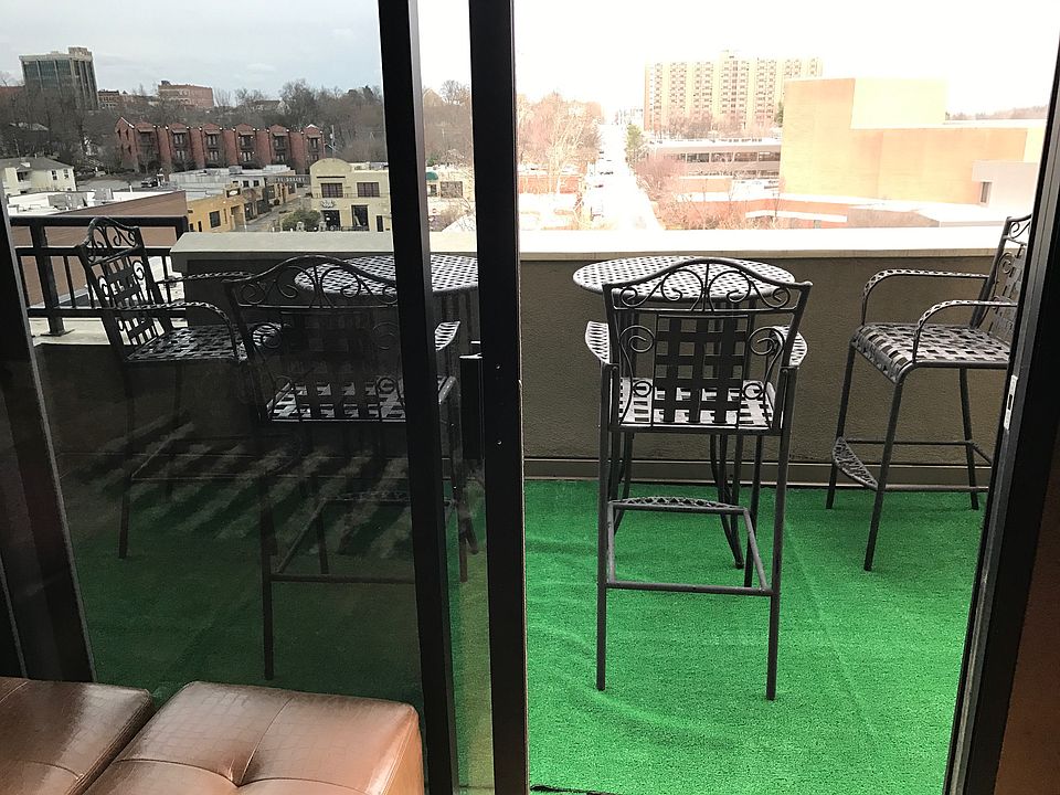Main balcony w/ cooking area
