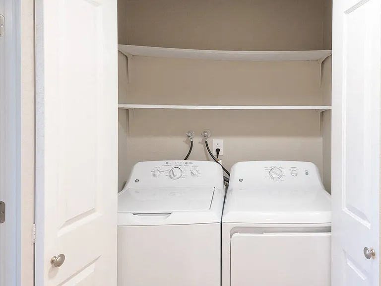 Riverside Park Apartments — Photo 22