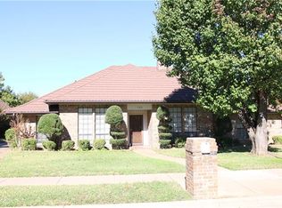 705 Pleasantview Dr, Bedford, TX 76021