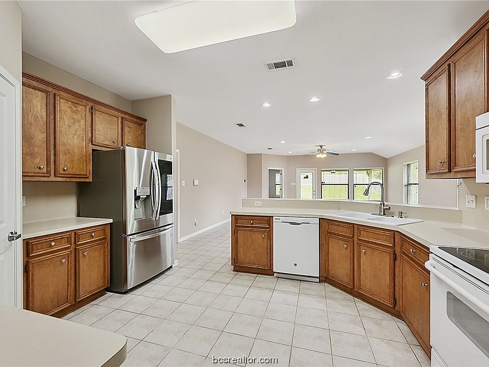 1st image of 133 E Mosley Ln