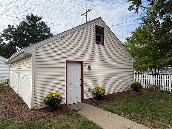 5th image of 1009 Kilburn St #1