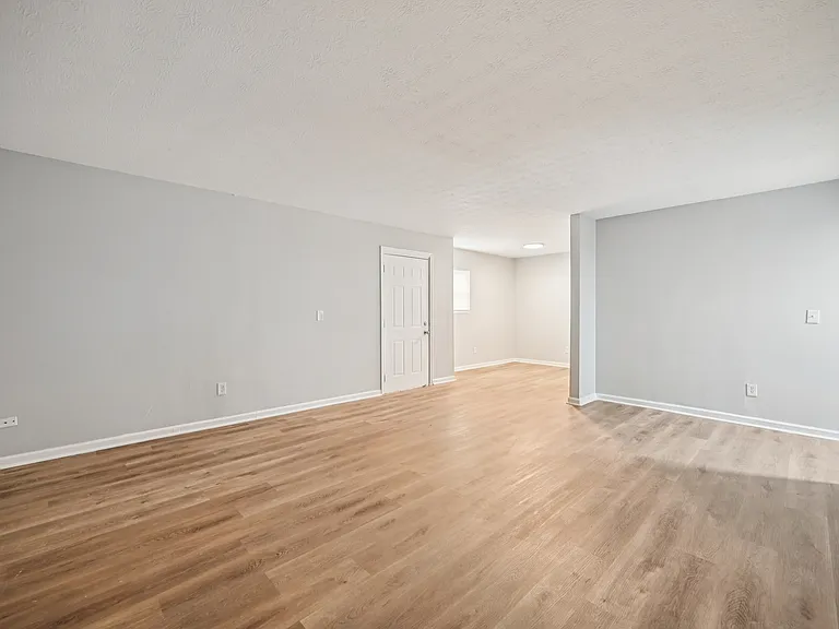 Virginia Creek Apartments — Photo 10